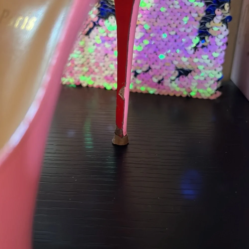 ✨SOLD✨Christian Louboutin New Very Privé - Picture 7 of 9